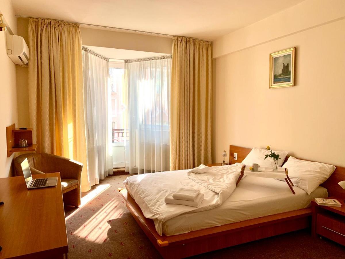 Hotel Victoria คลูจ-นาโปกา ภายนอก รูปภาพ
