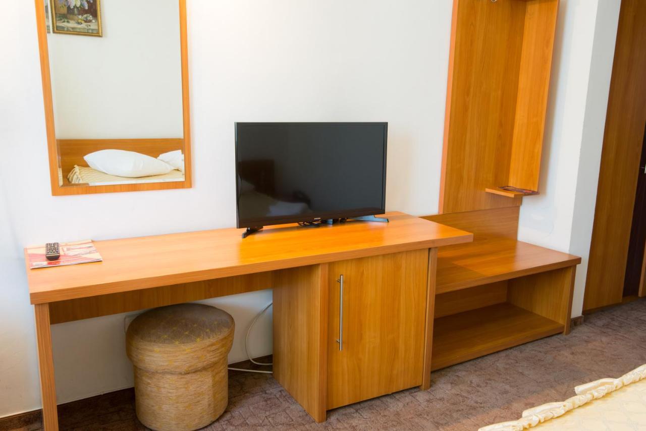 Hotel Victoria คลูจ-นาโปกา ภายนอก รูปภาพ