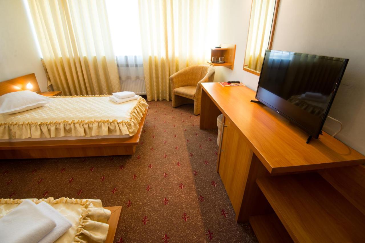 Hotel Victoria คลูจ-นาโปกา ภายนอก รูปภาพ