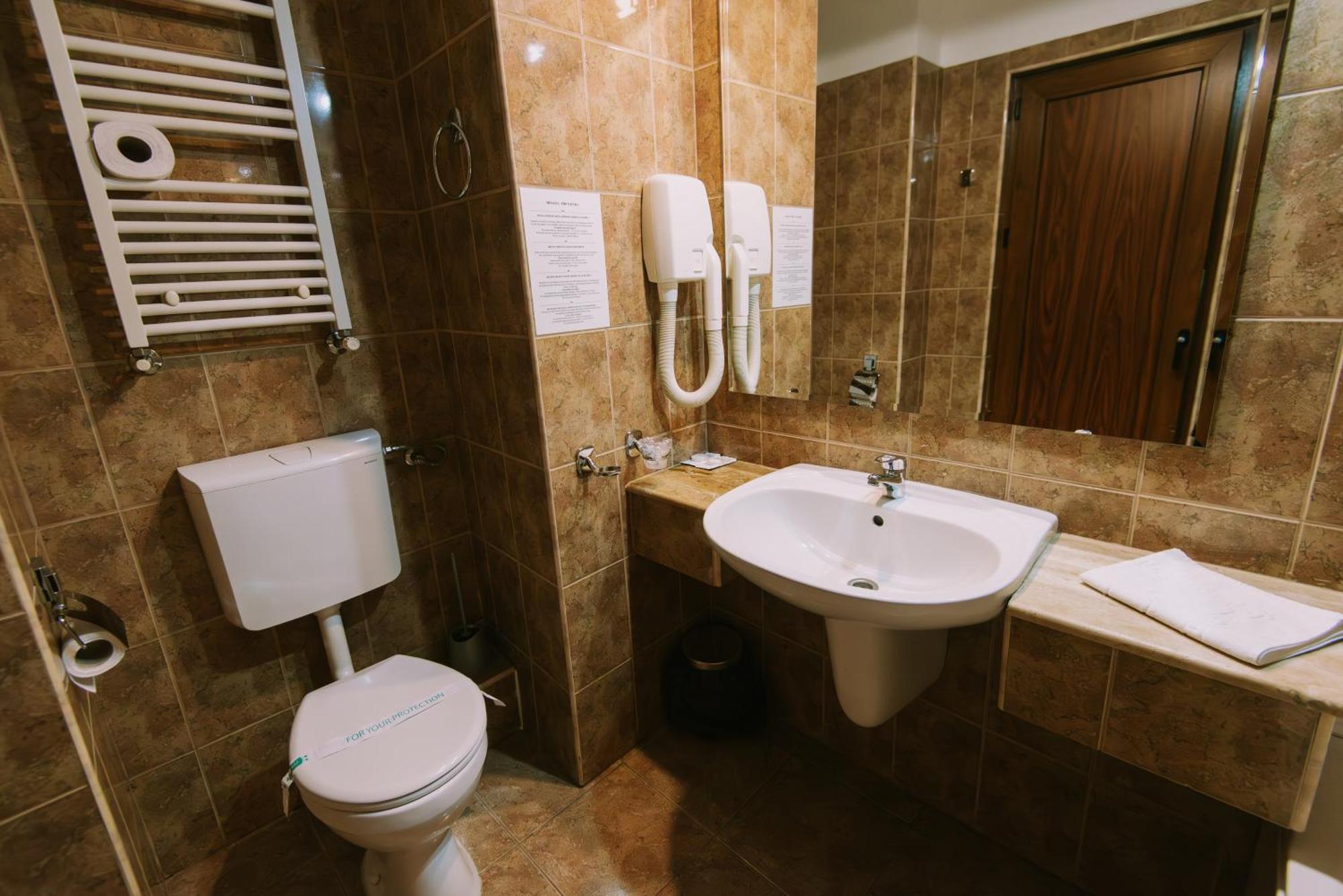 Hotel Victoria คลูจ-นาโปกา ภายนอก รูปภาพ