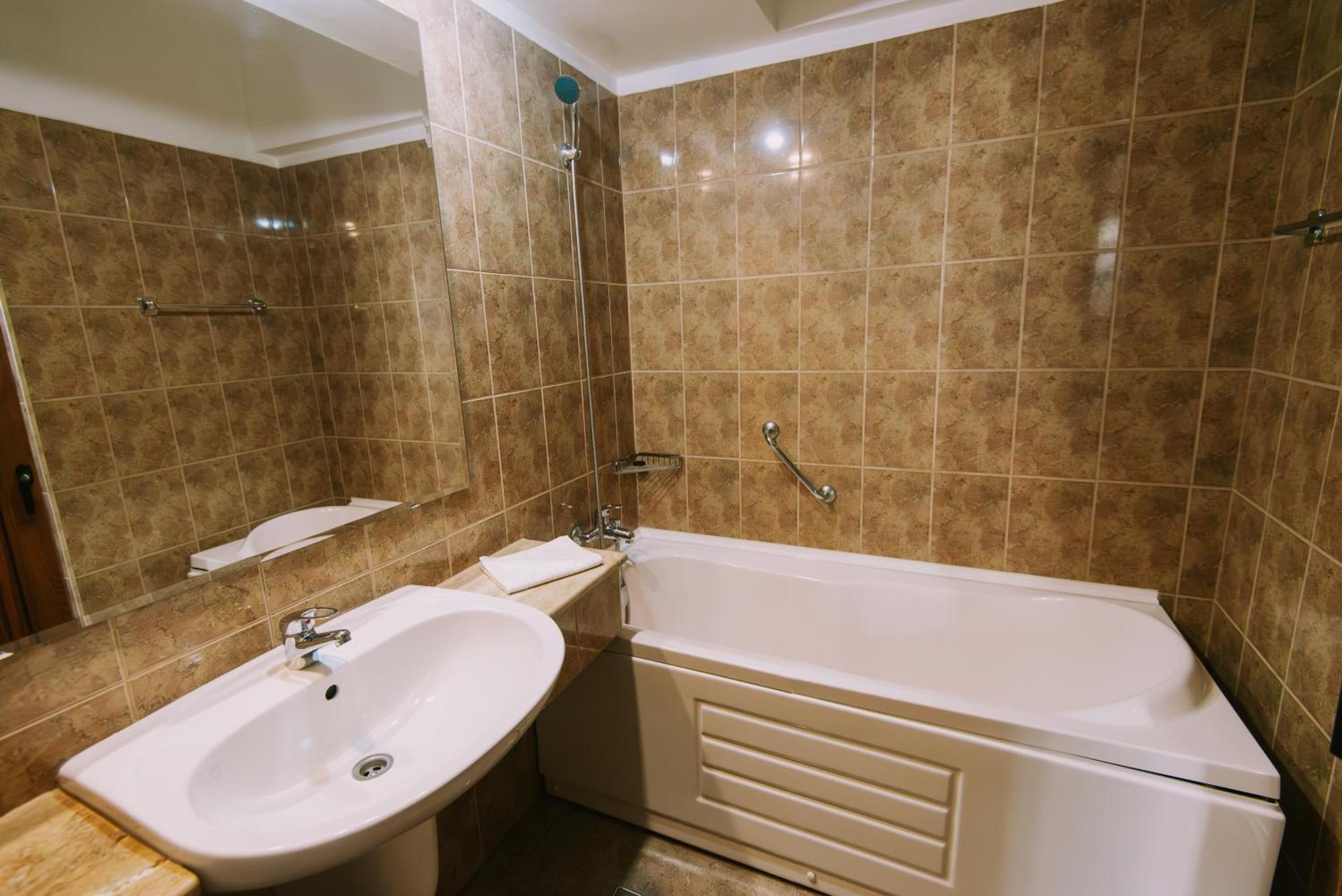 Hotel Victoria คลูจ-นาโปกา ภายนอก รูปภาพ
