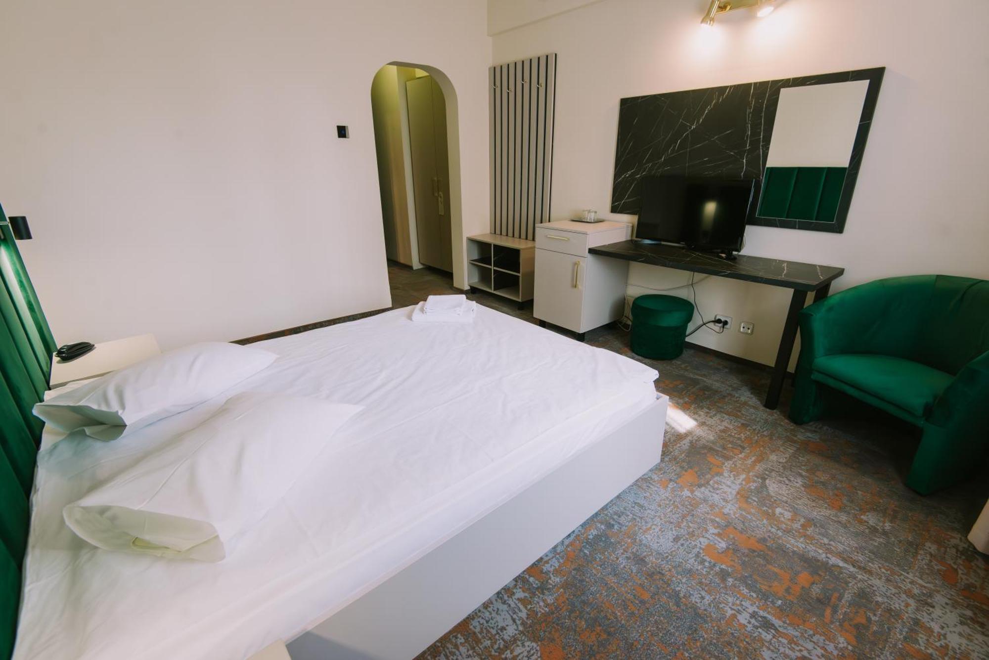 Hotel Victoria คลูจ-นาโปกา ภายนอก รูปภาพ